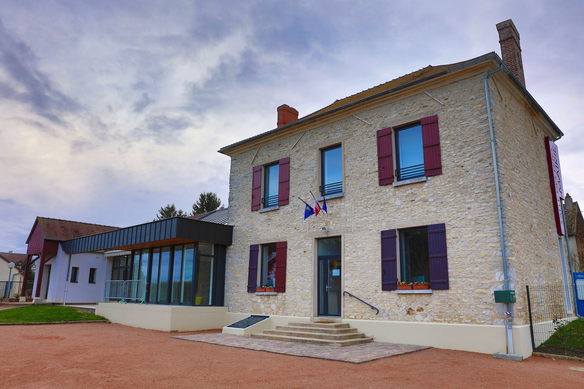 Mairie de Neauphlette - rénovation et Aménagement du parc